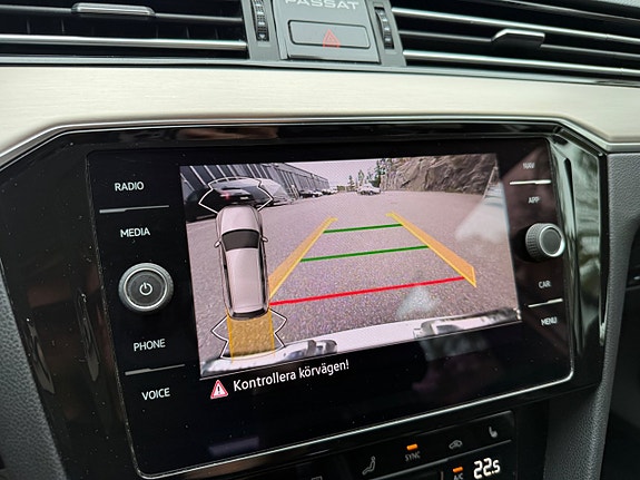 Volkswagen Passat 25 of 30