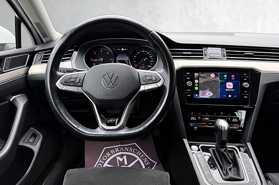 Volkswagen Passat 14 of 30
