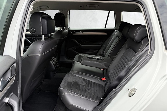 Volkswagen Passat 17 of 30