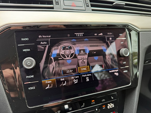 Volkswagen Passat 27 of 30