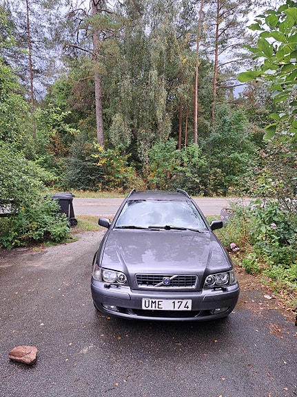 Volvo V40 3 of 8