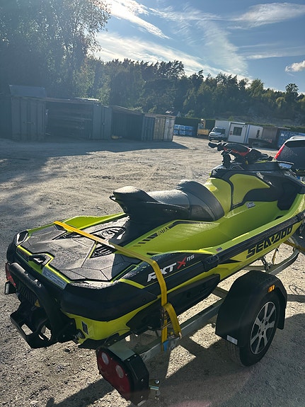 Sea-Doo RXT-X RS 300 4 of 5
