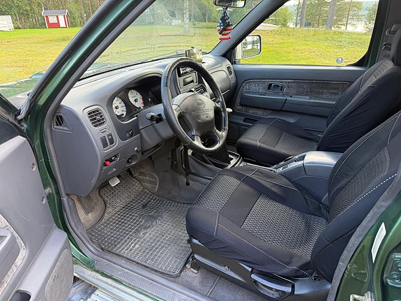 Nissan King Cab 4 of 7