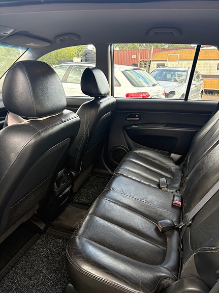 Kia Carens 4 of 6