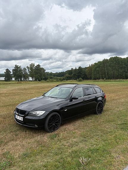 BMW 325i 3 of 6