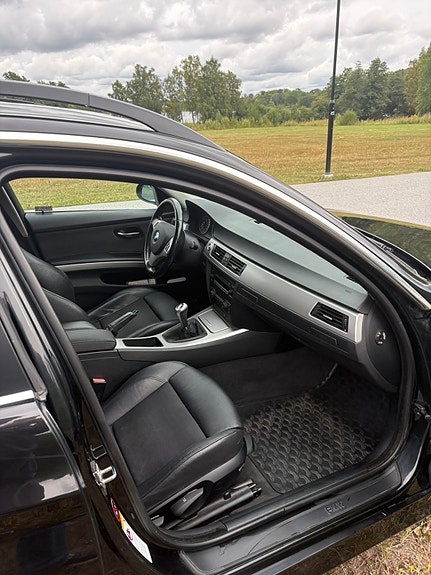 BMW 325i 5 of 6