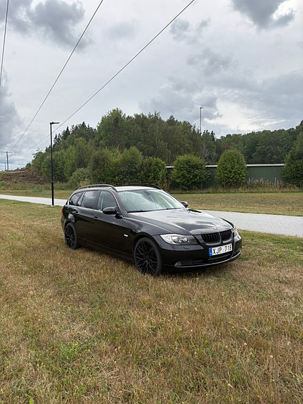 BMW 325i 2 of 6