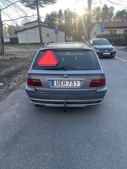 BMW 330i 4 of 12