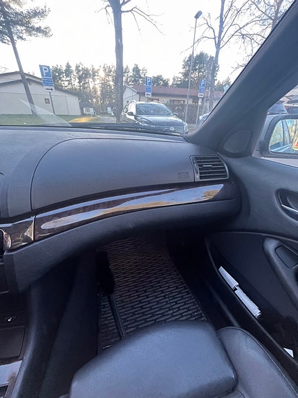 BMW 330i 11 of 12