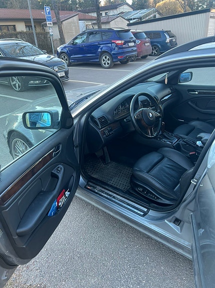 BMW 330i 5 of 12