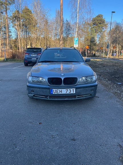 BMW 330i 3 of 12