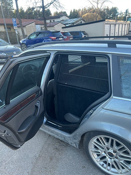 BMW 330i 7 of 12