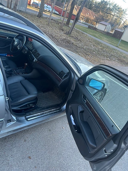 BMW 330i 6 of 12