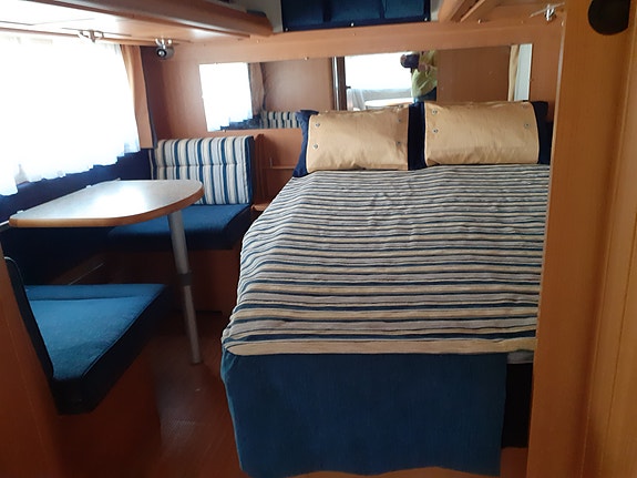 Knaus Royal UK ( L ) 3 of 6