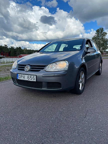 Volkswagen Golf V 2 of 7