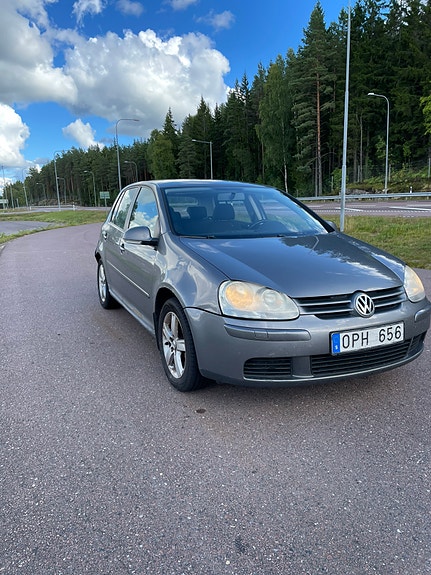Volkswagen Golf V 3 of 7