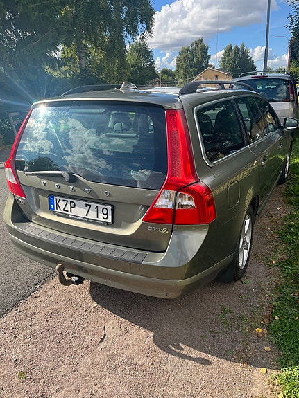 Volvo V70 2 of 5