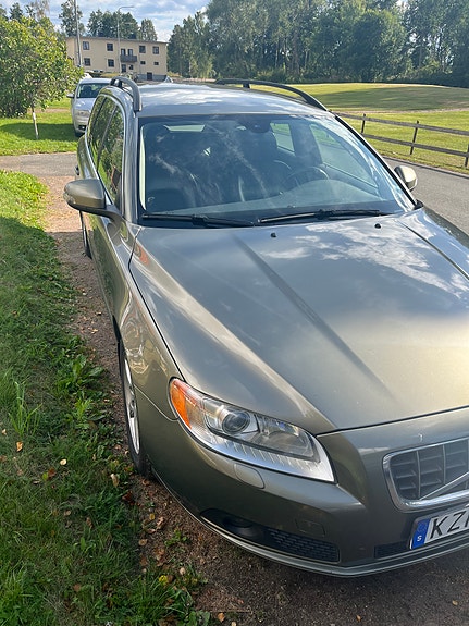 Volvo V70 4 of 5