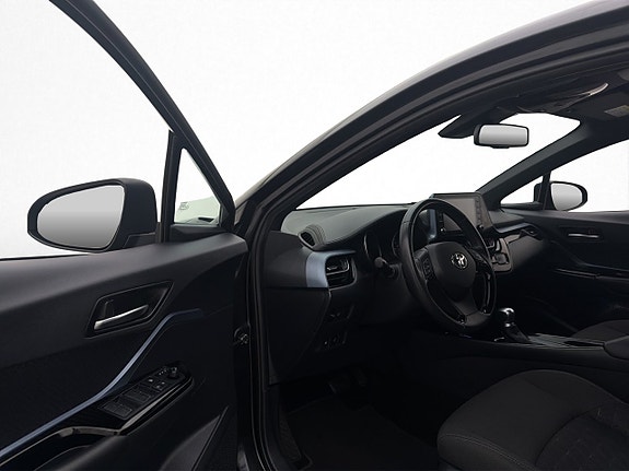 Toyota C-HR 10 of 30
