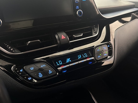 Toyota C-HR 23 of 30