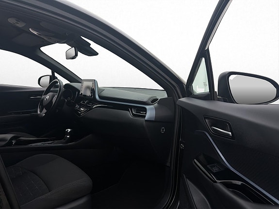 Toyota C-HR 15 of 30