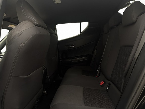 Toyota C-HR 16 of 30