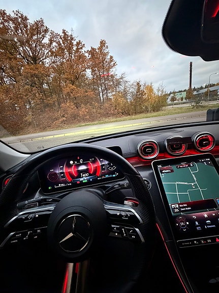 Mercedes-Benz C200 3 of 7