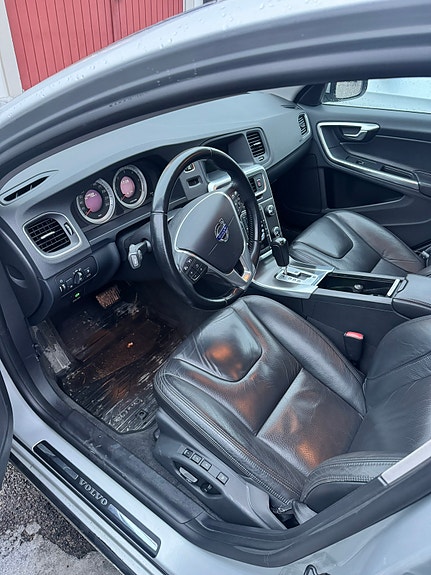 Volvo S60 3 of 3