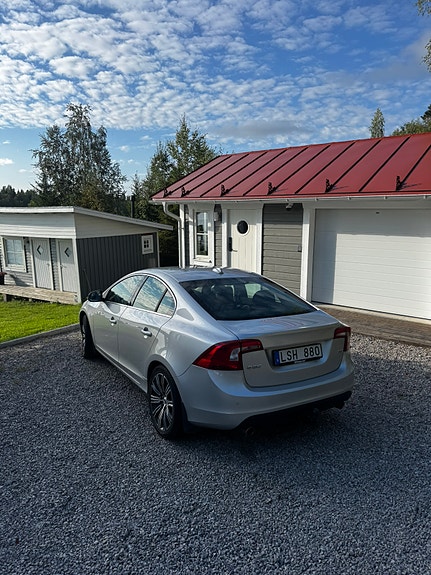 Volvo S60 2 of 3