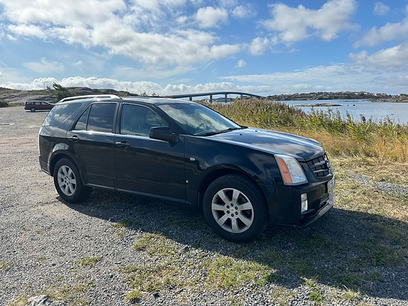 Cadillac SRX 2 of 5