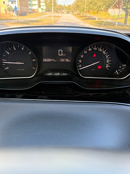 Peugeot 208 8 of 8
