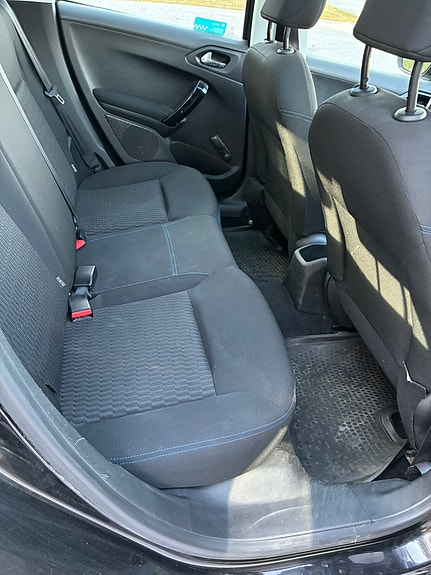 Peugeot 208 6 of 8