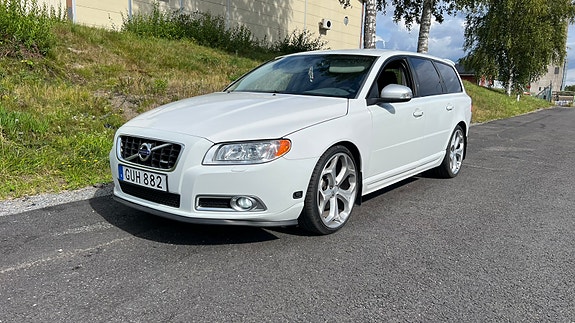 Volvo V70 2 of 18