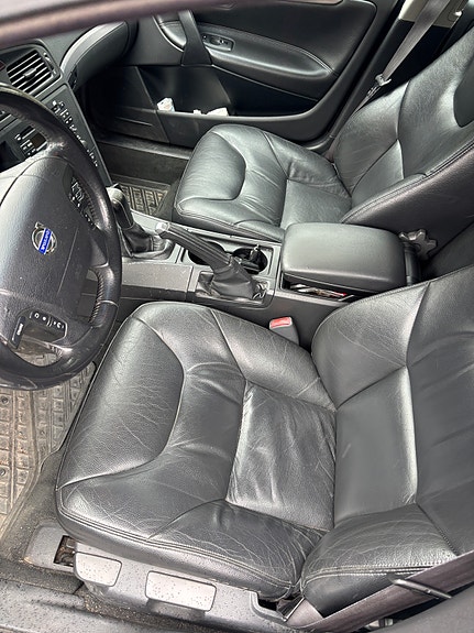 Volvo V70 7 of 13