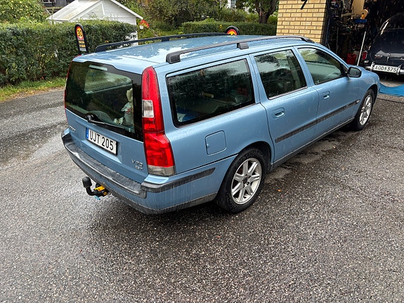 Volvo V70 4 of 13