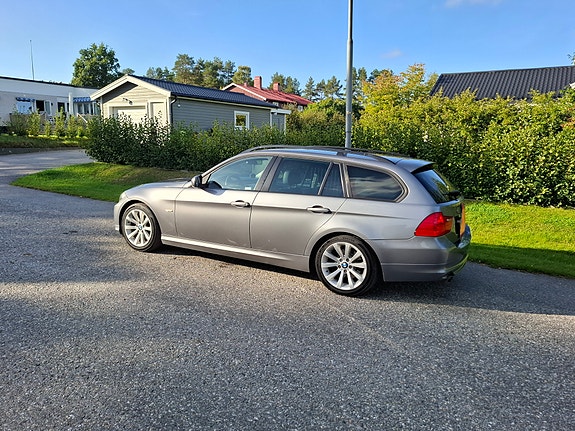 BMW 320d 2 of 9