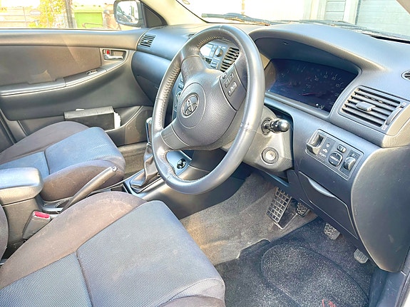 Toyota Corolla 6 of 10