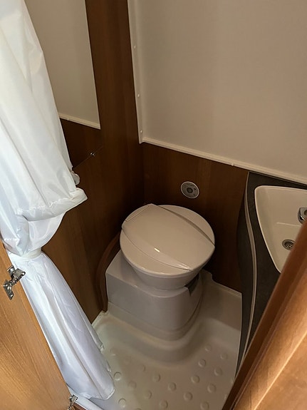 Knaus VanTourer 600 L / Truma dieselpanna / Långbädd 24 of 24
