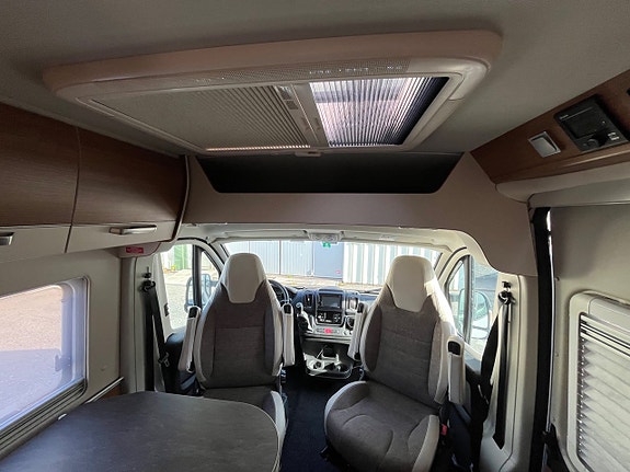 Knaus VanTourer 600 L / Truma dieselpanna / Långbädd 13 of 24