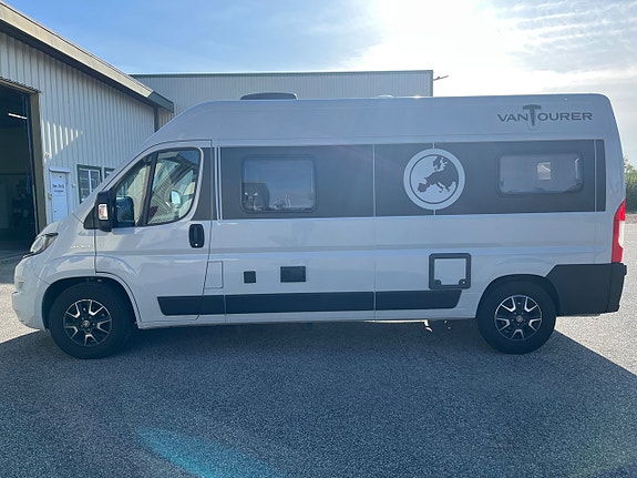 Knaus VanTourer 600 L / Truma dieselpanna / Långbädd 6 of 24