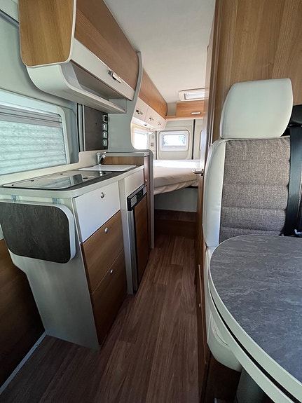 Knaus VanTourer 600 L / Truma dieselpanna / Långbädd 9 of 24
