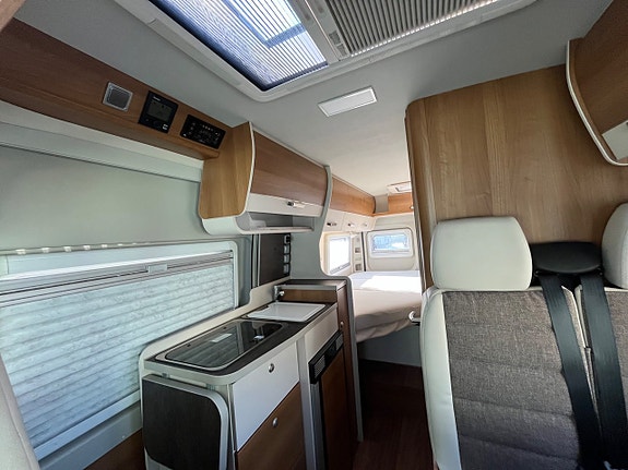Knaus VanTourer 600 L / Truma dieselpanna / Långbädd 11 of 24