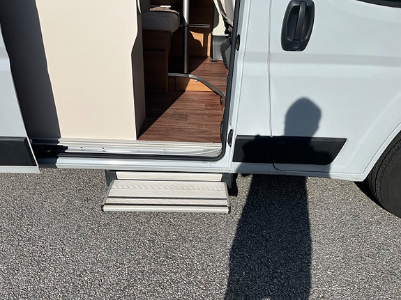 Knaus VanTourer 600 L / Truma dieselpanna / Långbädd 8 of 24