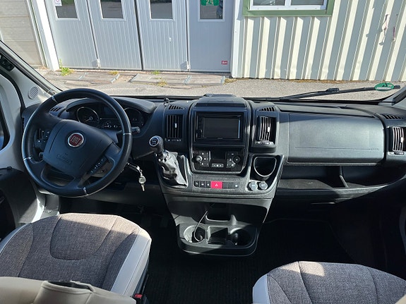 Knaus VanTourer 600 L / Truma dieselpanna / Långbädd 19 of 24