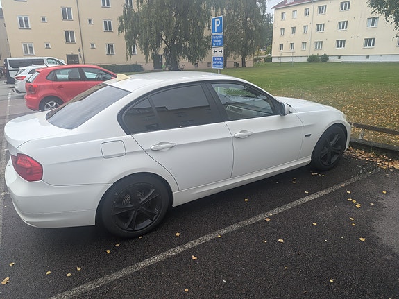 BMW 318i 3 of 10