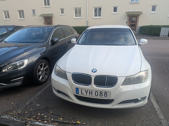 BMW 318i 3 of 10