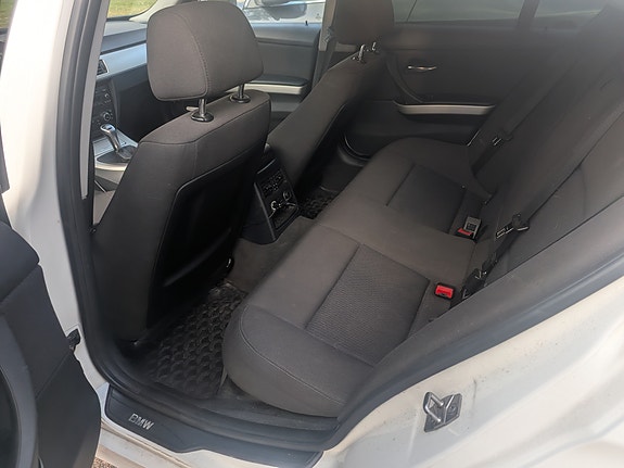 BMW 318i 9 of 10