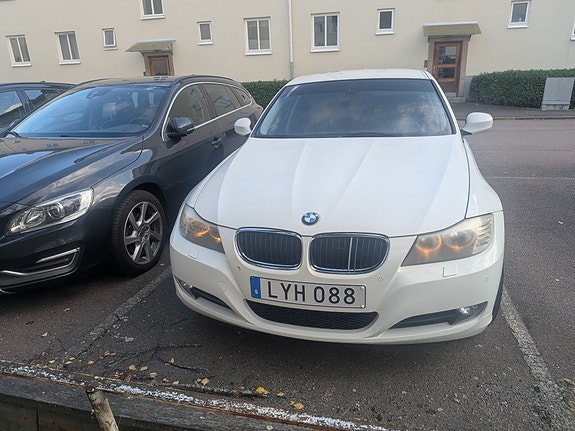BMW 318i 2 of 10