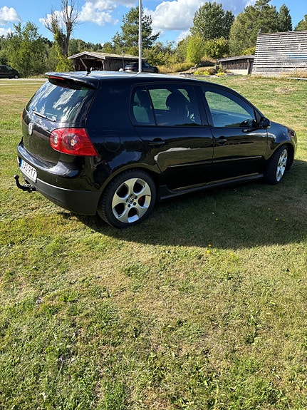 Volkswagen Golf V 3 of 8