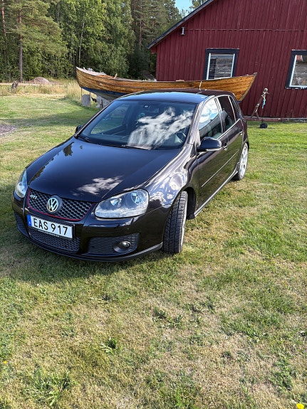 Volkswagen Golf V 2 of 8